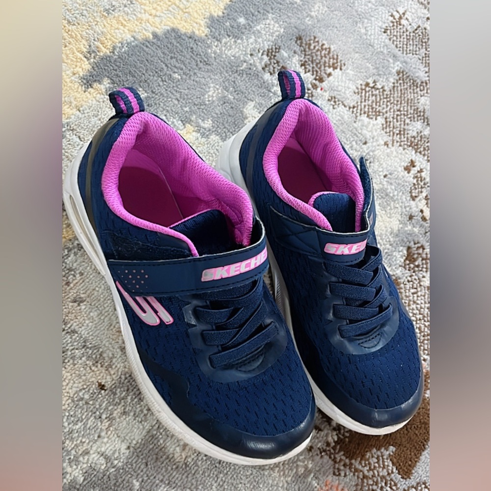 Girls sneakers